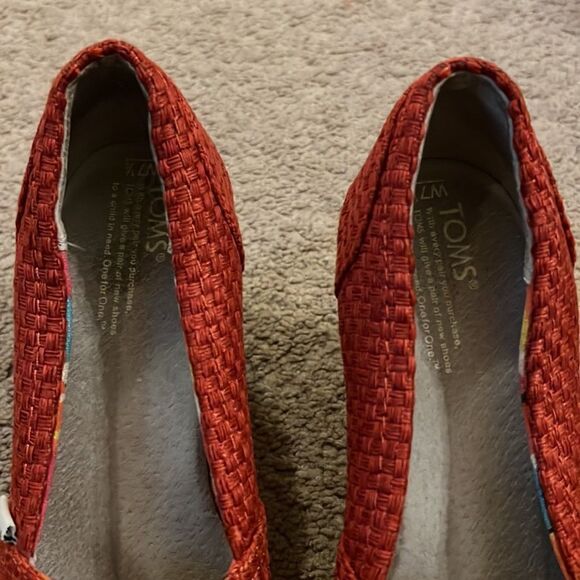 Tom’s red wedge peep toe 7.5 - Picture 3 of 8